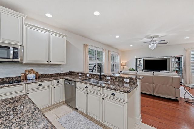 2811 MARIA ISABEL AVE, Ocoee, FL 34761