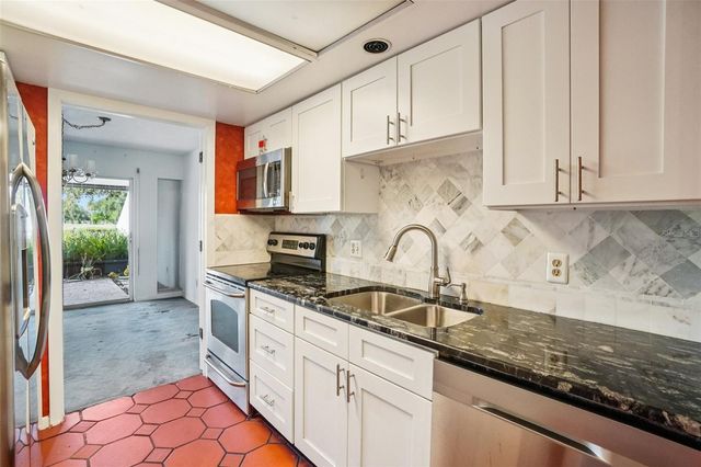 7501 CUMBERLAND ROAD 20, Seminole, FL 33777