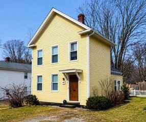 45 Maple St., Warren, MA 01083