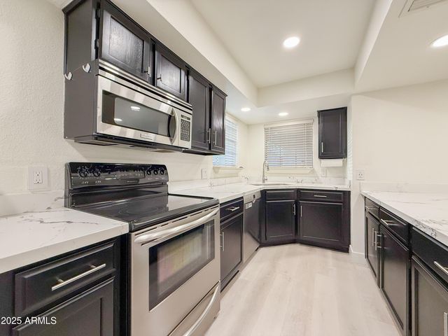 7800 E LINCOLN Drive 2002, Scottsdale, AZ 85250