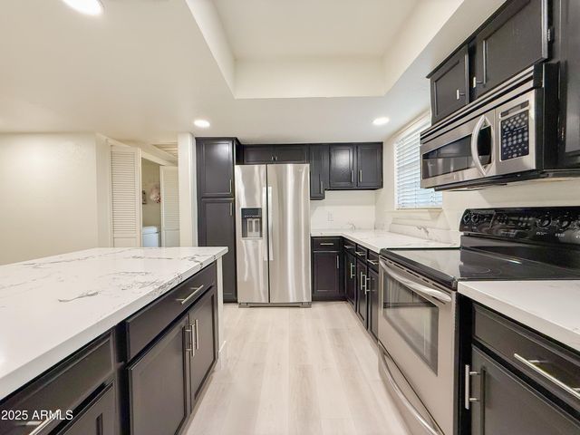 7800 E LINCOLN Drive 2002, Scottsdale, AZ 85250