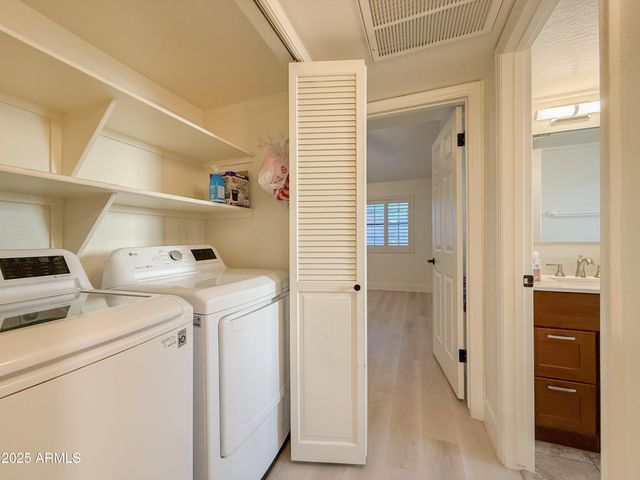 7800 E LINCOLN Drive 2002, Scottsdale, AZ 85250