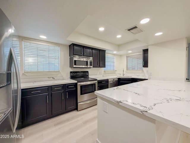 7800 E LINCOLN Drive 2002, Scottsdale, AZ 85250