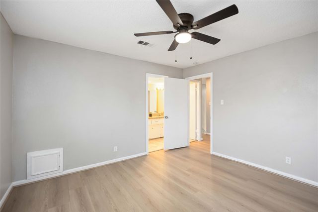 9728 Debbie Lane, Houston, TX 77038