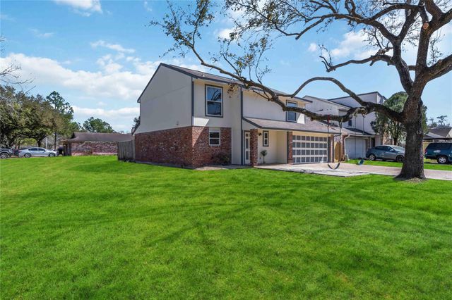 9728 Debbie Lane, Houston, TX 77038