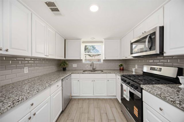 9728 Debbie Lane, Houston, TX 77038