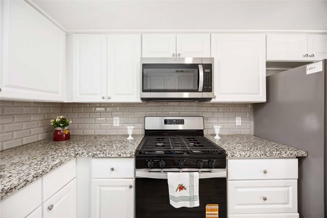 9728 Debbie Lane, Houston, TX 77038