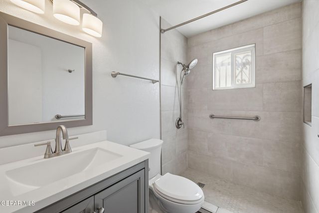 932 DESTELLO Road, El Paso, TX 79907