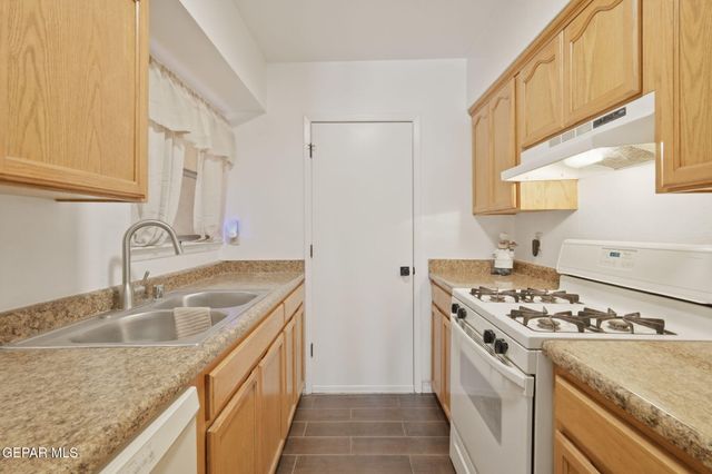 932 DESTELLO Road, El Paso, TX 79907