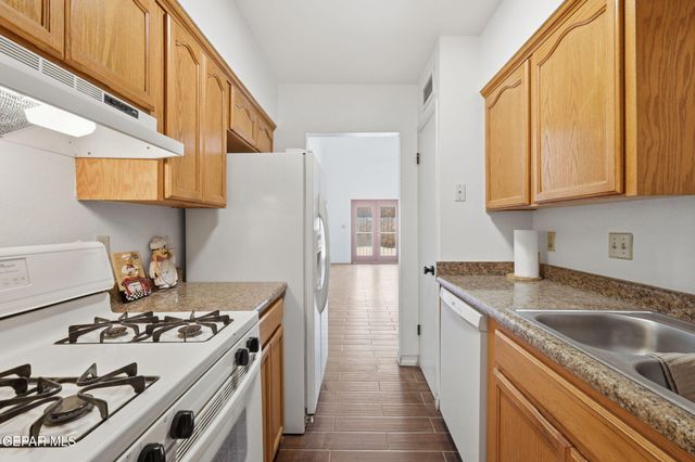 932 DESTELLO Road, El Paso, TX 79907