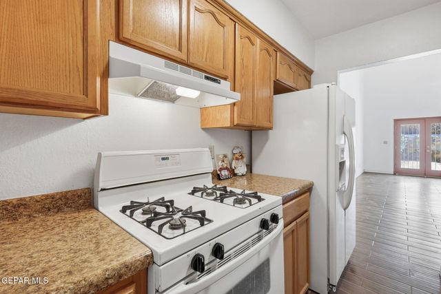 932 DESTELLO Road, El Paso, TX 79907