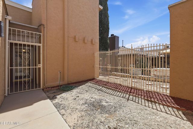932 DESTELLO Road, El Paso, TX 79907