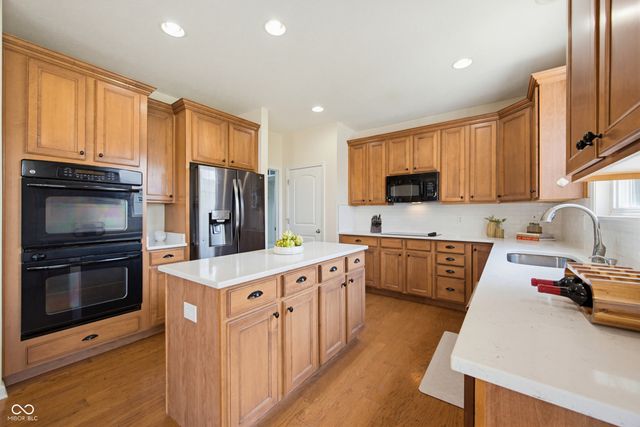 6103 Golden Eagle Drive, Zionsville, IN 46077