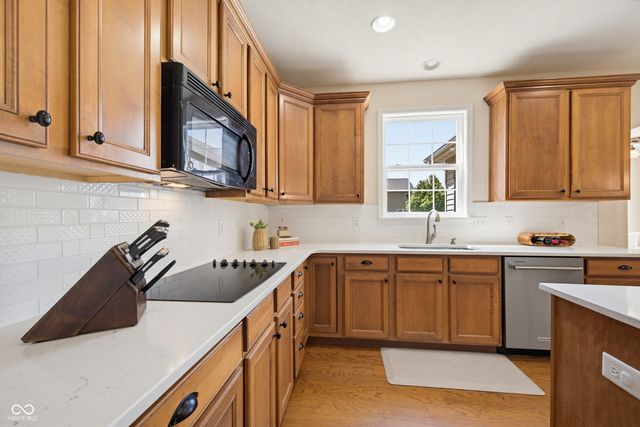 6103 Golden Eagle Drive, Zionsville, IN 46077