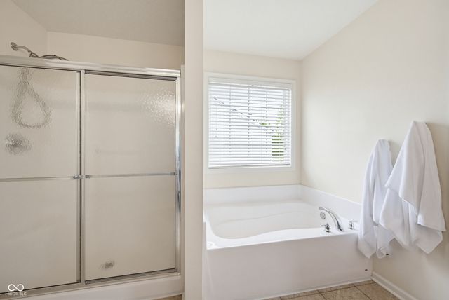 6103 Golden Eagle Drive, Zionsville, IN 46077