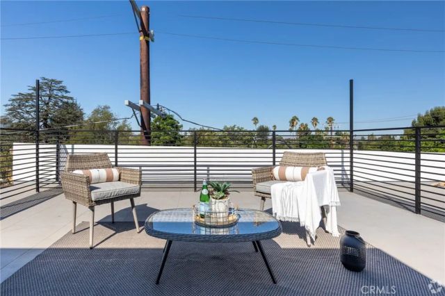 5655 Hazeltine Avenue 2, Sherman Oaks, CA 91401
