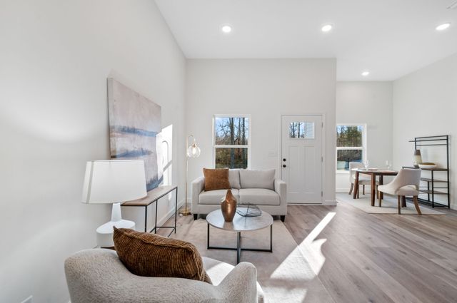 1118C W First Street, Dickson, TN 37055