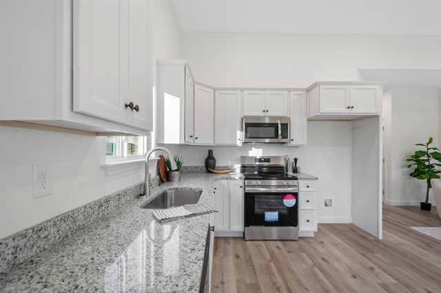 1118C W First Street, Dickson, TN 37055