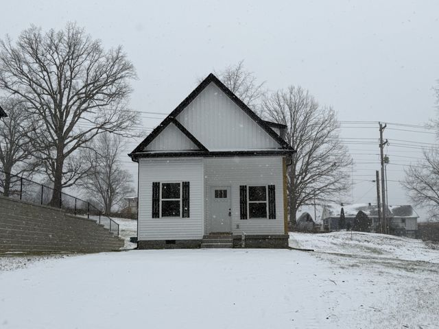 1118C W First Street, Dickson, TN 37055