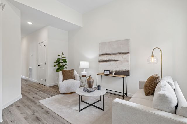 1118C W First Street, Dickson, TN 37055