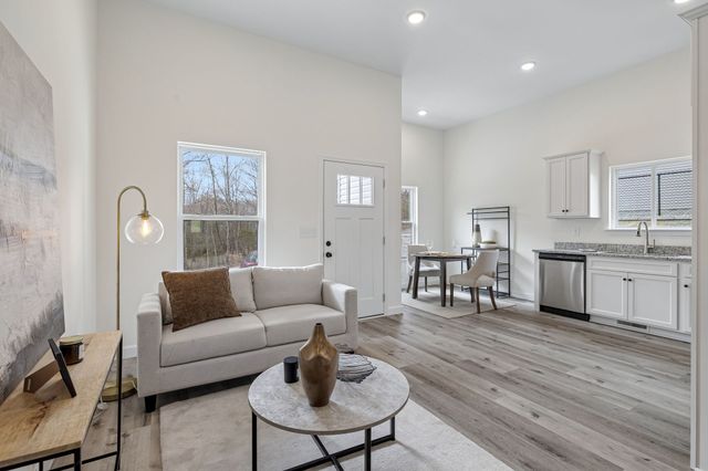 1118C W First Street, Dickson, TN 37055