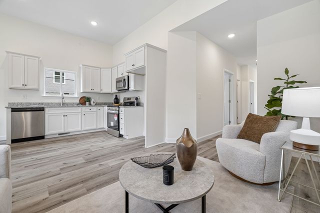 1118C W First Street, Dickson, TN 37055