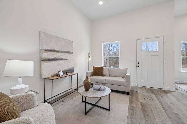 1118C W First Street, Dickson, TN 37055