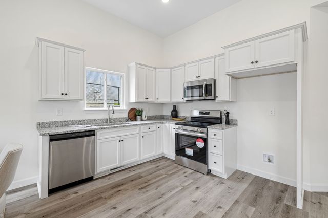 1118C W First Street, Dickson, TN 37055