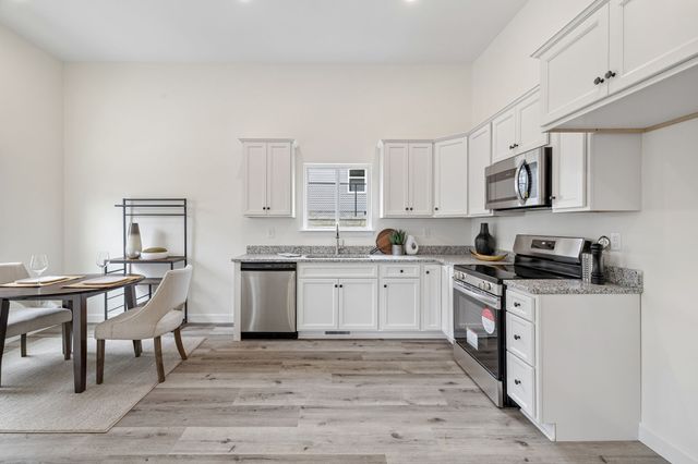 1118C W First Street, Dickson, TN 37055