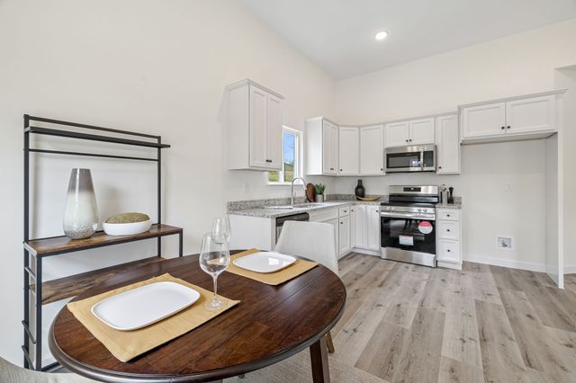 1118C W First Street, Dickson, TN 37055