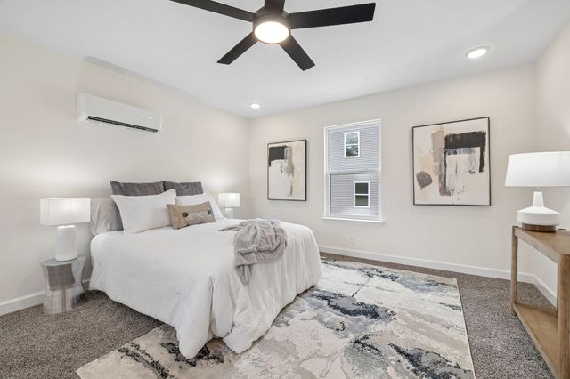 1118C W First Street, Dickson, TN 37055