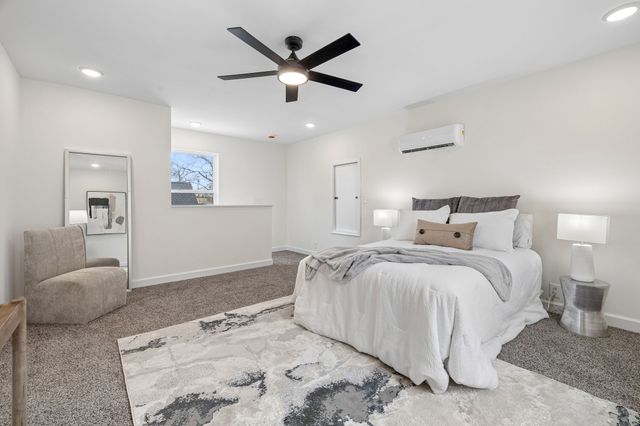 1118C W First Street, Dickson, TN 37055