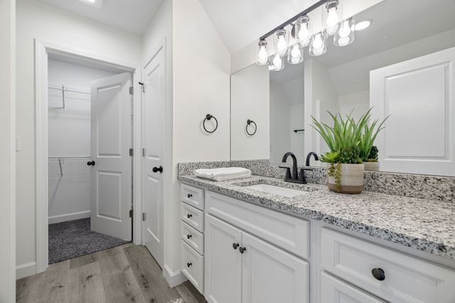 1118C W First Street, Dickson, TN 37055