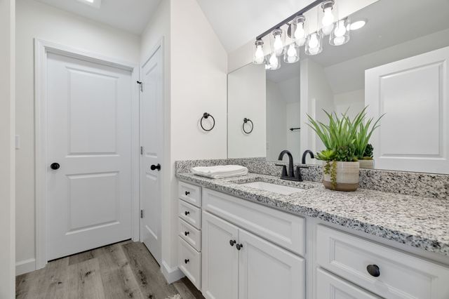 1118C W First Street, Dickson, TN 37055