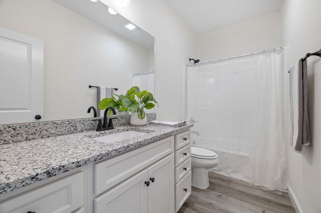 1118C W First Street, Dickson, TN 37055