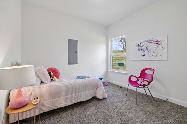 1118C W First Street, Dickson, TN 37055