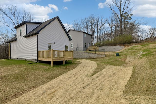 1118C W First Street, Dickson, TN 37055