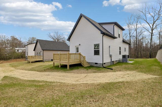 1118C W First Street, Dickson, TN 37055