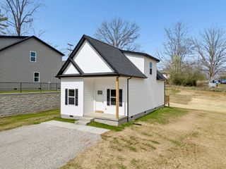 1118C W First Street, Dickson, TN 37055