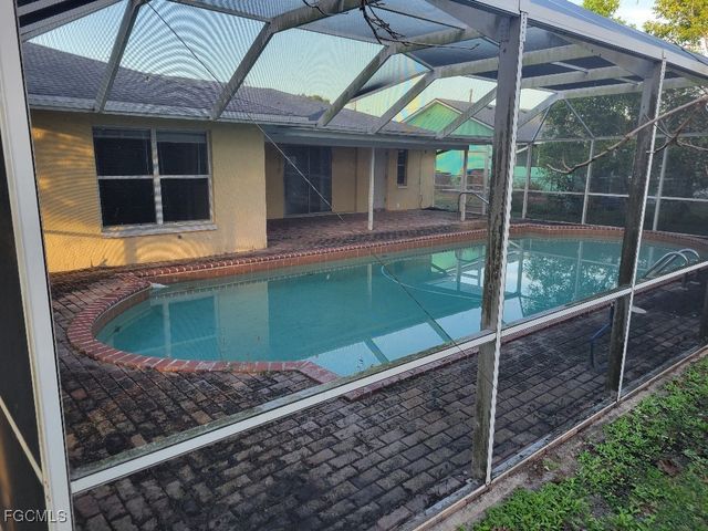 1110 SE 15th ST, Cape Coral, FL 33990