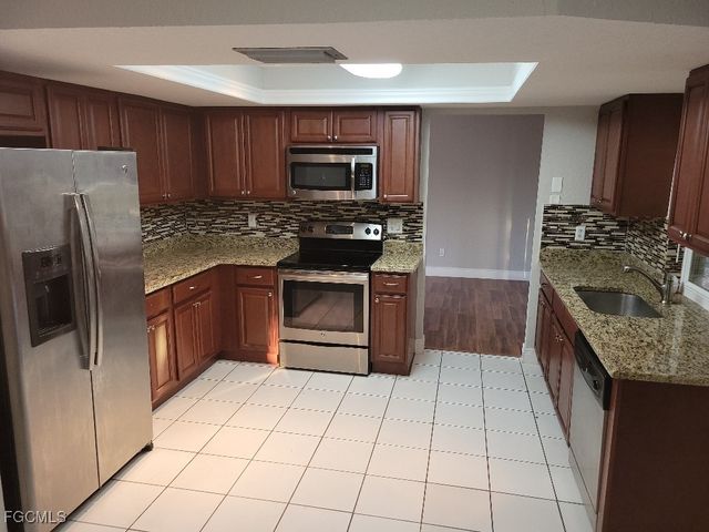 1110 SE 15th ST, Cape Coral, FL 33990