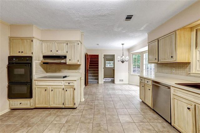 5774 Vantage Court, Stone Mountain, GA 30087