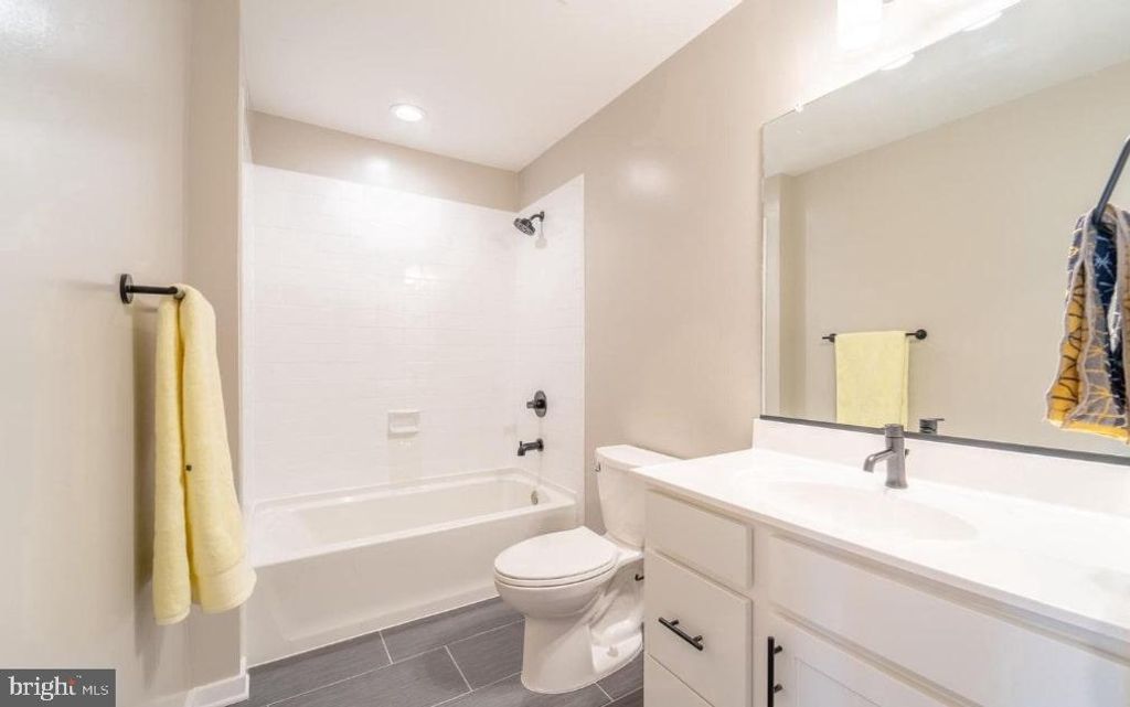 454 WOODCREST DR SE #B, Washington, DC 20032