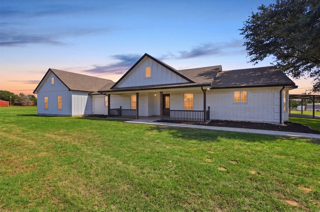 192 Riverside Drive, Decatur, TX 76234 — photo 2