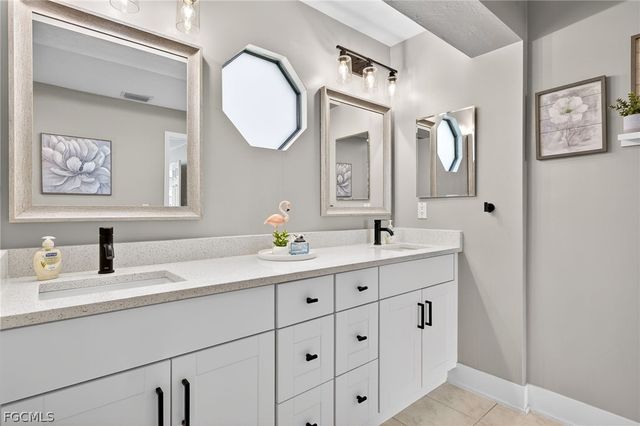 3405 SE 10th PL, Cape Coral, FL 33904