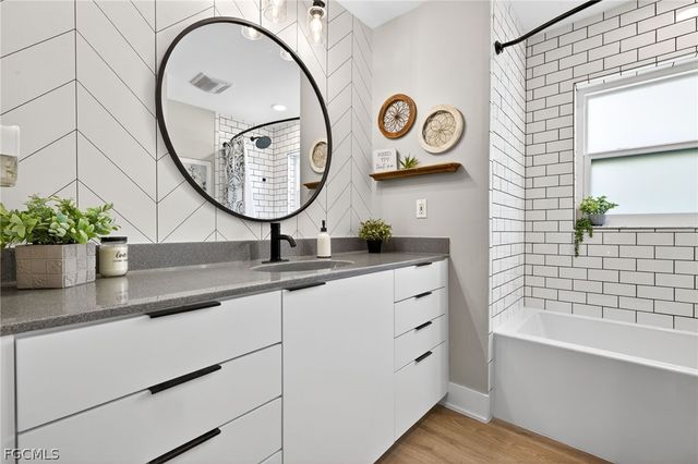 3405 SE 10th PL, Cape Coral, FL 33904