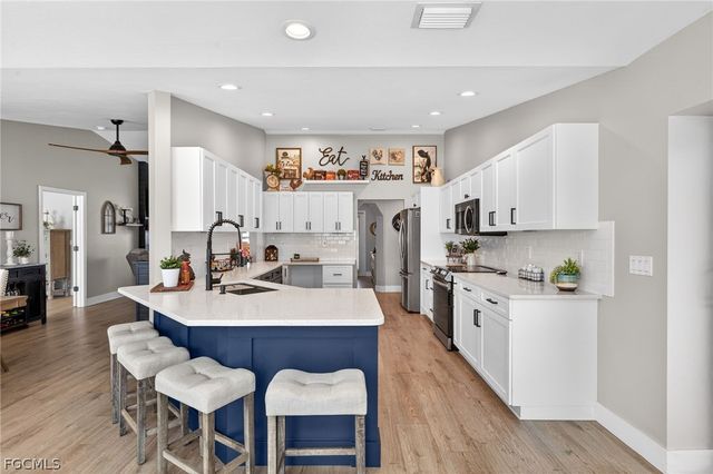 3405 SE 10th PL, Cape Coral, FL 33904