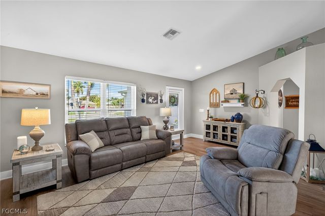 3405 SE 10th PL, Cape Coral, FL 33904