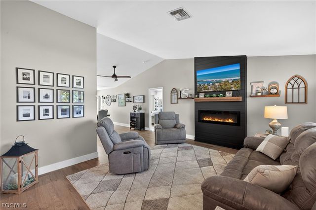 3405 SE 10th PL, Cape Coral, FL 33904