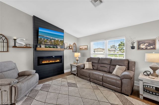 3405 SE 10th PL, Cape Coral, FL 33904